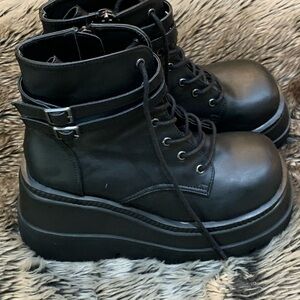 Demonia Shaker-52 Black Size 9